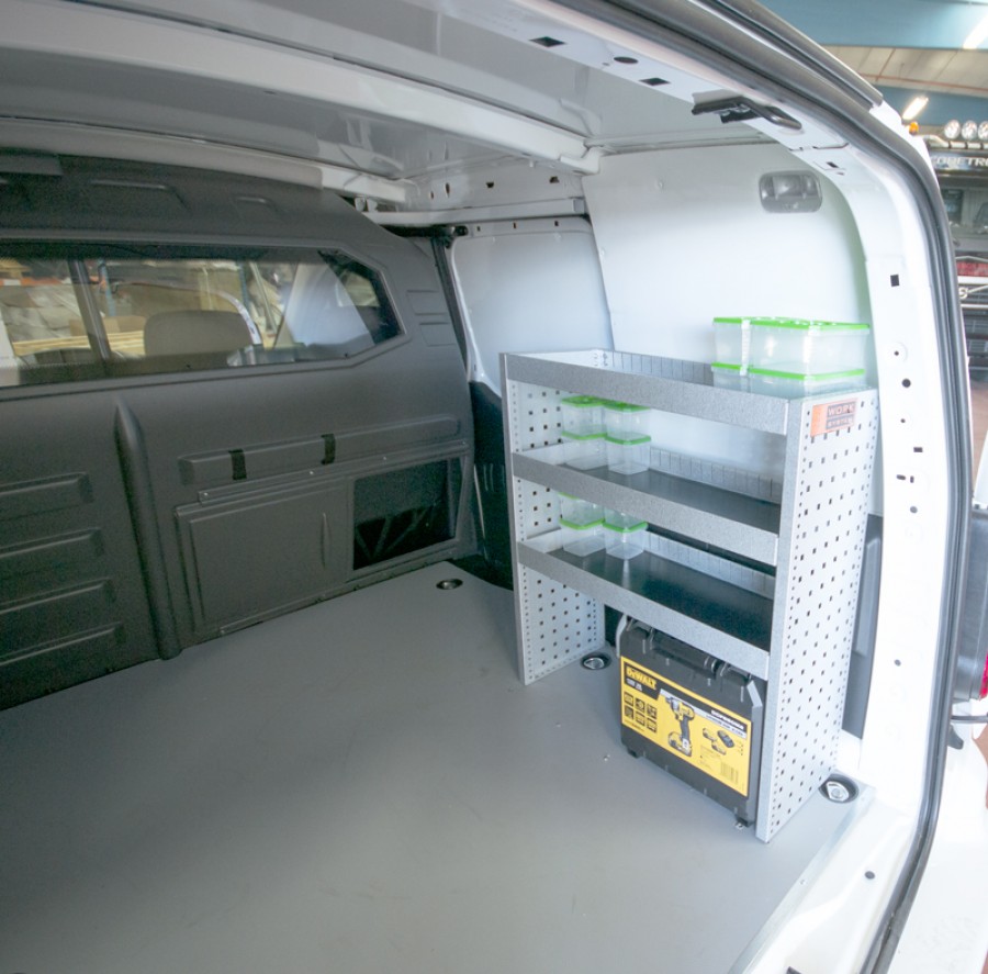 Montiertes H-BASIC in einem VW Caddy.