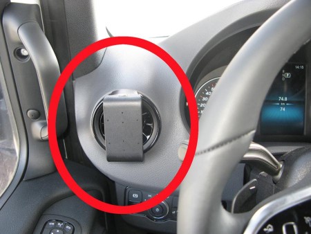 Schnellbefestigung ProClip für die Anbringung des Smartphones (linksseitige Montage). Passend für Mercedes Sprinter ab 2019.
