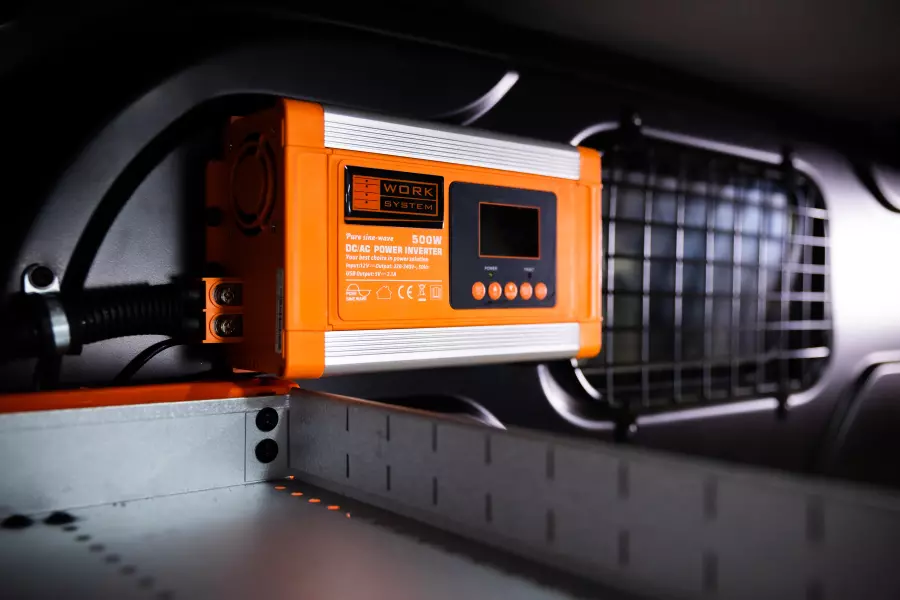 Wechselrichter 700 W 12 V reiner Sinus